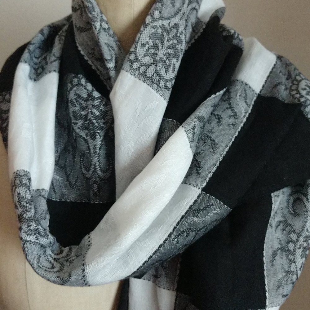 Copy All Season B & W Buffalo Check Dimitri Scarf NWT